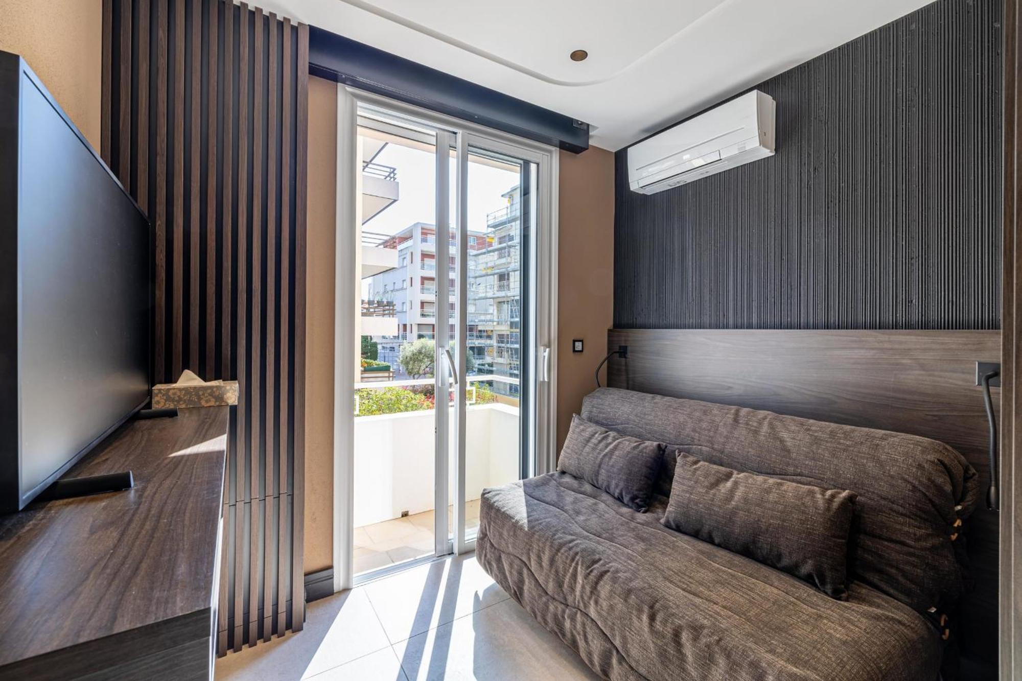 Appartement Ref 1997 - - Sea View For Rent Cannes