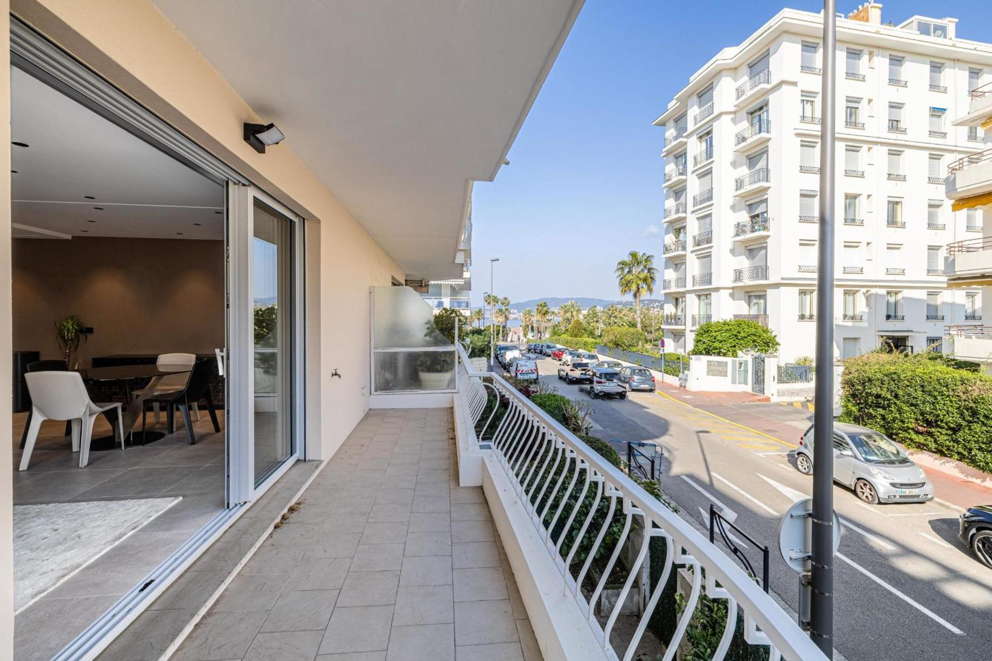 Appartement Ref 1997 - - Sea View For Rent Cannes